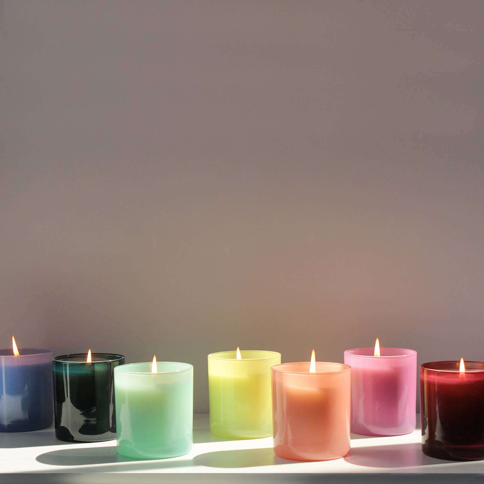 Rouge 9 oz. Hue Candle (Elderberry)