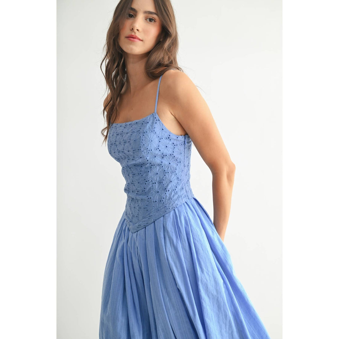 ELEGANT BLUE EYELET LACE MIDI DRESS: BLUE