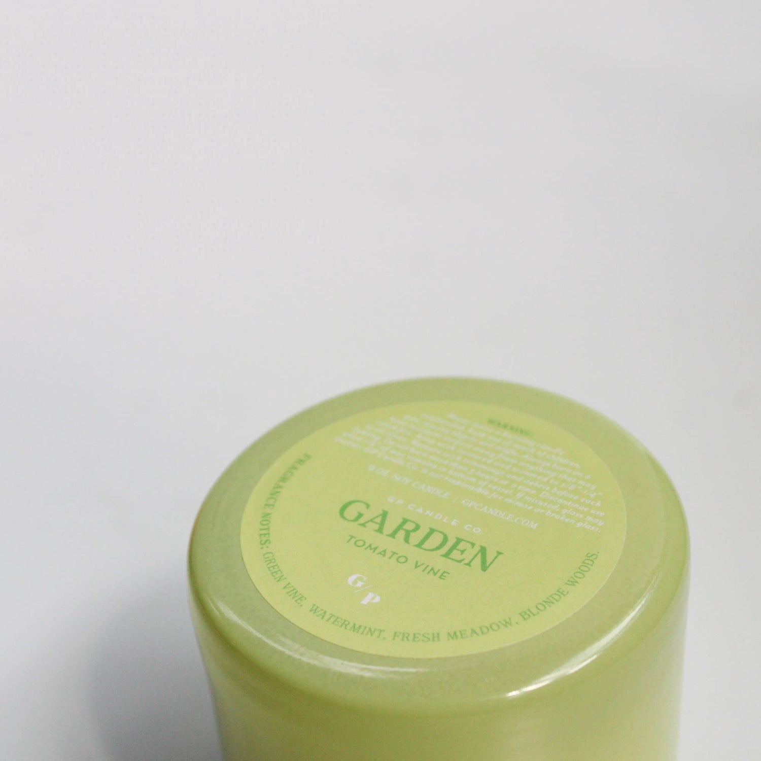 Garden 9 oz. Hue Candle (Tomato Vine)